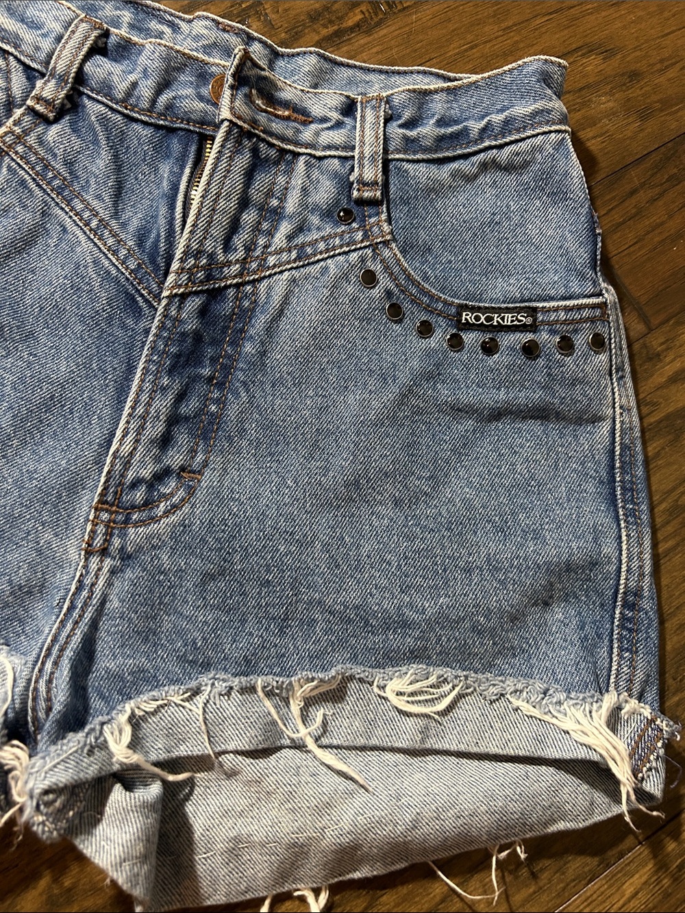 ROCKIES Light Blue High-Waist Studded Cuffed Denim Shorts - Picture 4 of 9